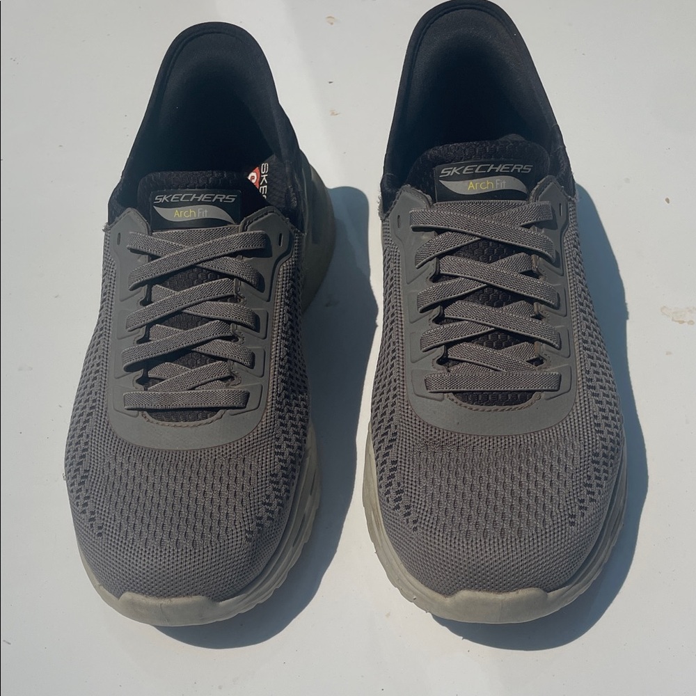 Skechers Mens 11.5 extra wide arch fit slip ins 11.5